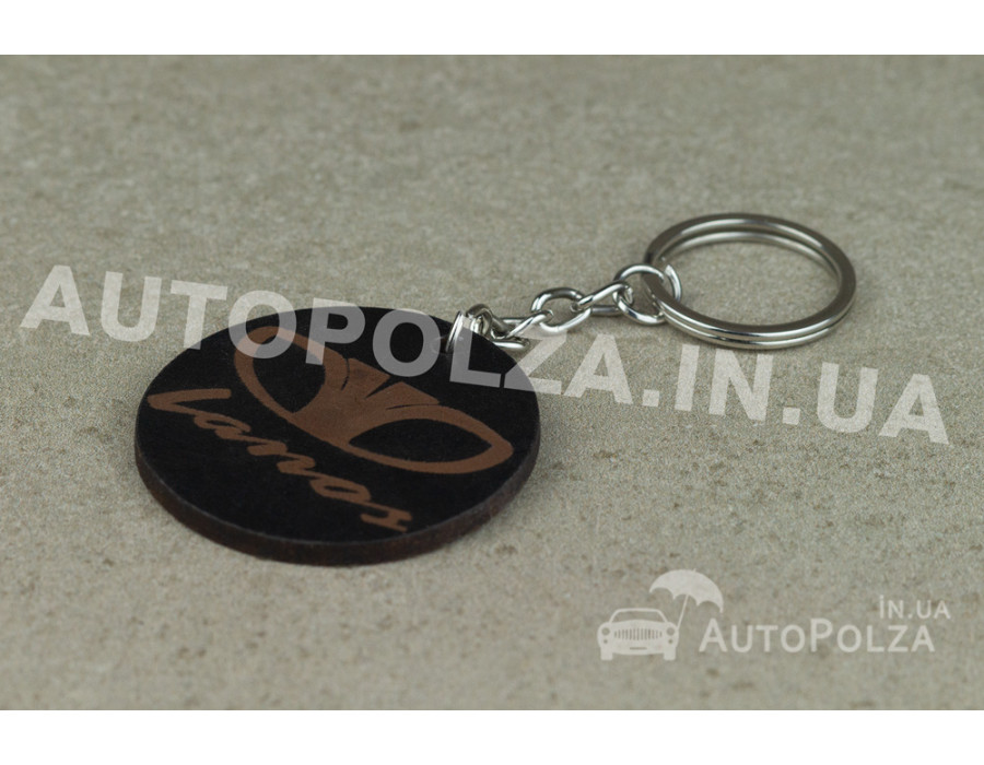 Брелок на ключи авто Daewoo Lanos, Sens кожаный с надписью Lanos и логотипом Daewoo